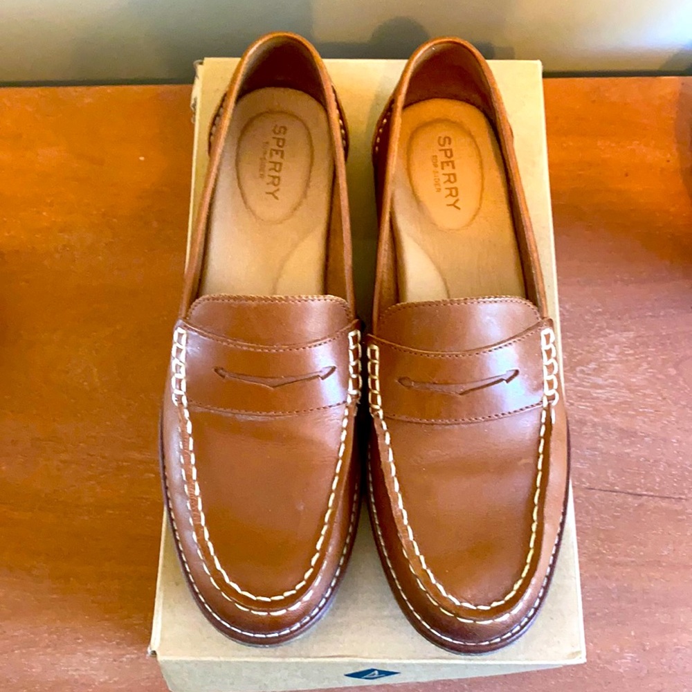 Sperry Seaport Penny in Tan. Size 9.5